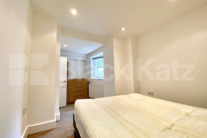  Spacious two bedroom two bathroom apartment on Chapel Market Chapel Market, Angel